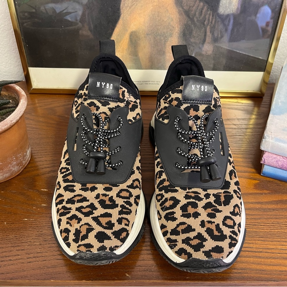 Steve Madden; Myles Sneaker. Size 8.5.